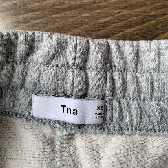 TNA Cozy Fleece Mega Capri Sweatpant - Picture 5 of 9
